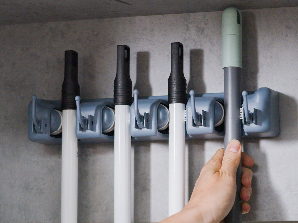 Wall Mount Mop Holder with Hooks Heavy Duty حامل ممسحة جداري بخطاطيف متين