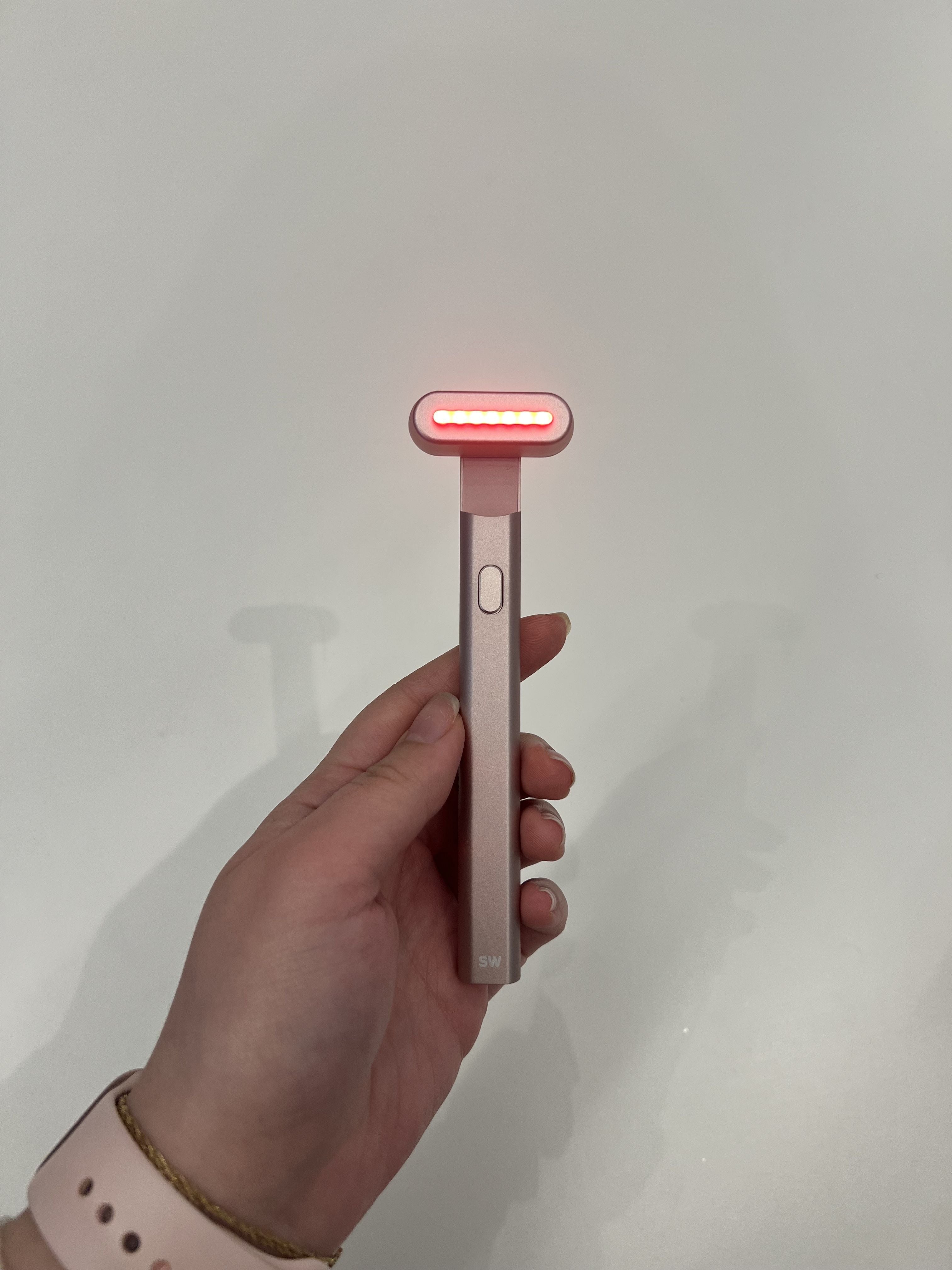 Radiant Renewal Skincare Wand with Red Light Therapy عصا العناية بالبشرة بالضوء الأحمر